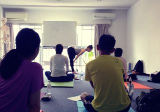 ヨガのイメージが180度変わる - 太陽礼拝 STEP BY STEP PRACTICE