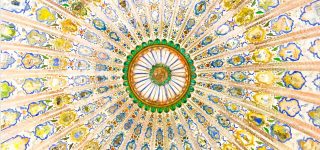 このクスム・サローヴァラの池で沐浴する人は、神への愛を達し、ラーダーとクリシュナの嬉戯に入ることができるとも言われる。