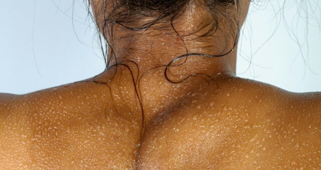 ホットヨガ vs 常温ヨガ：初心者にとってのメリット・デメリット